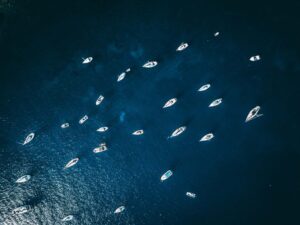 clear-water-with-parked-boats-from-above