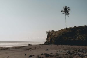 motorcycle-and-tracks-in-beach-sands_4460x4460