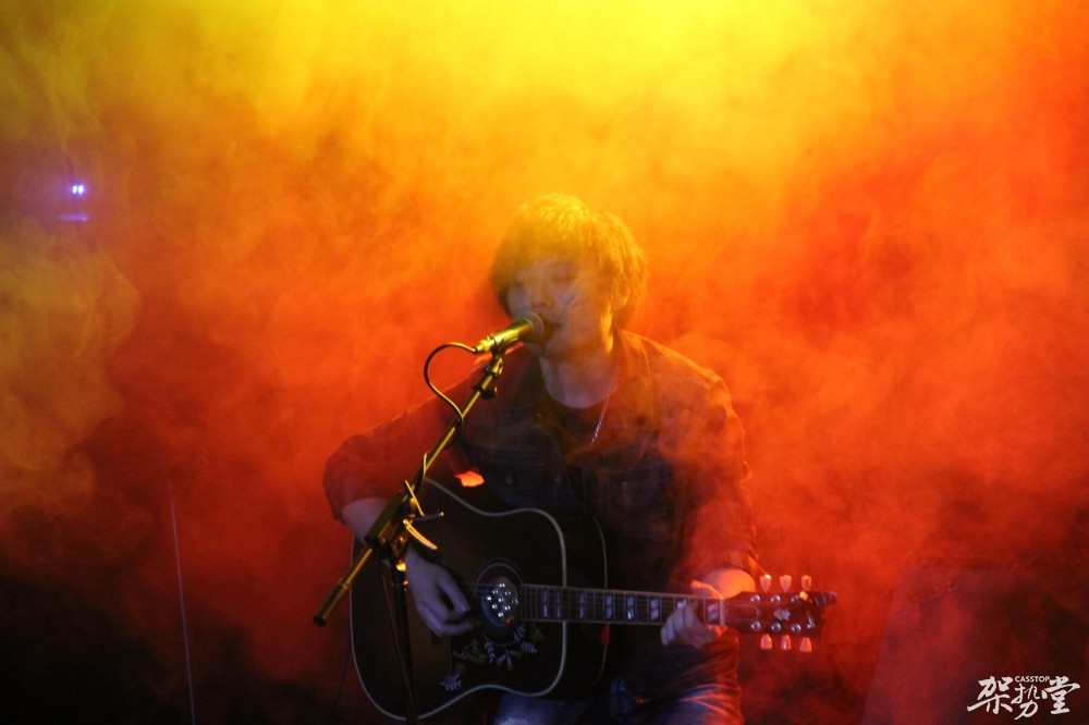 烟嗓民谣:醉放于呢喃细语之中