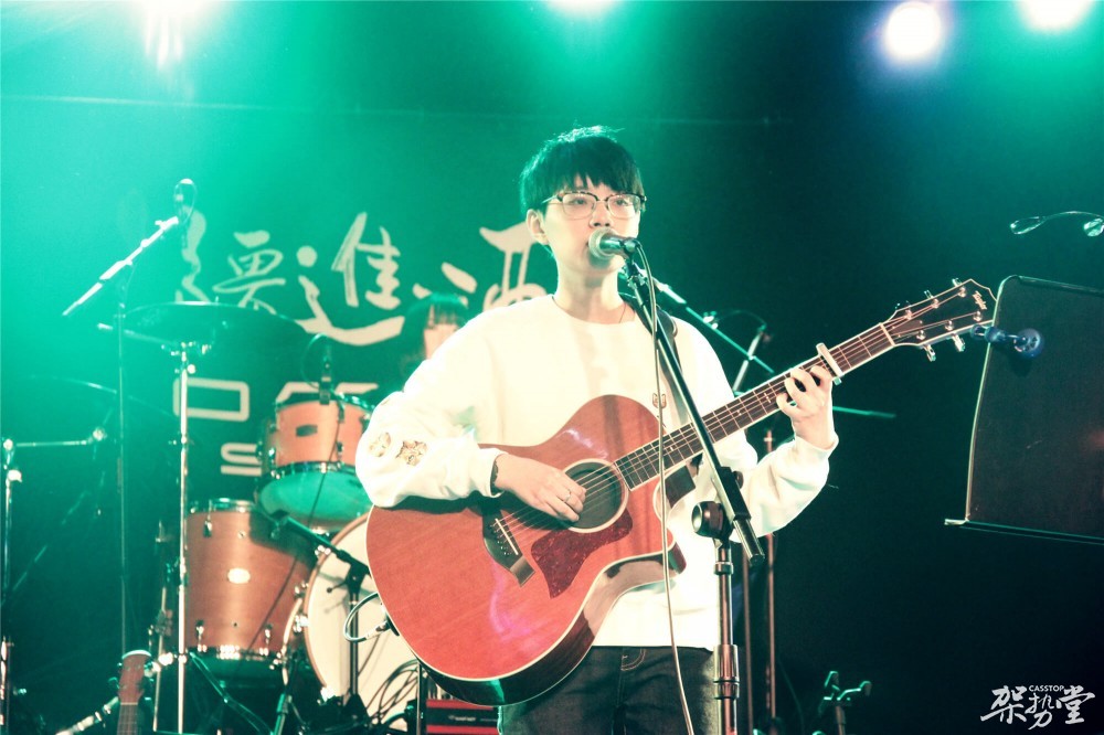 烟嗓民谣:醉放于呢喃细语之中